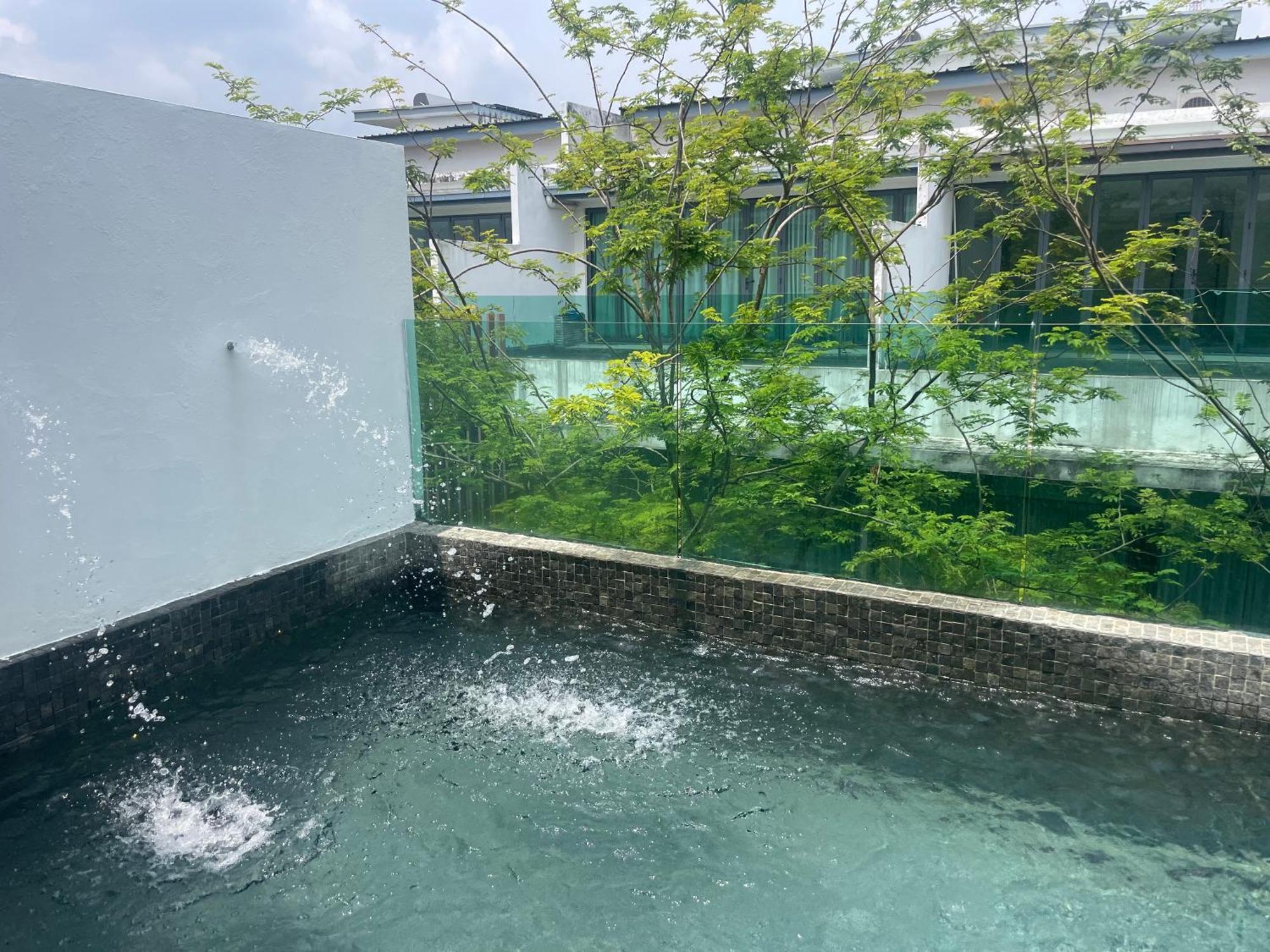 Holiday home Luxury, Affordable And Spacious Private With Swimming Pool & Jacuzzi For 20 Ppl Cyberjaya