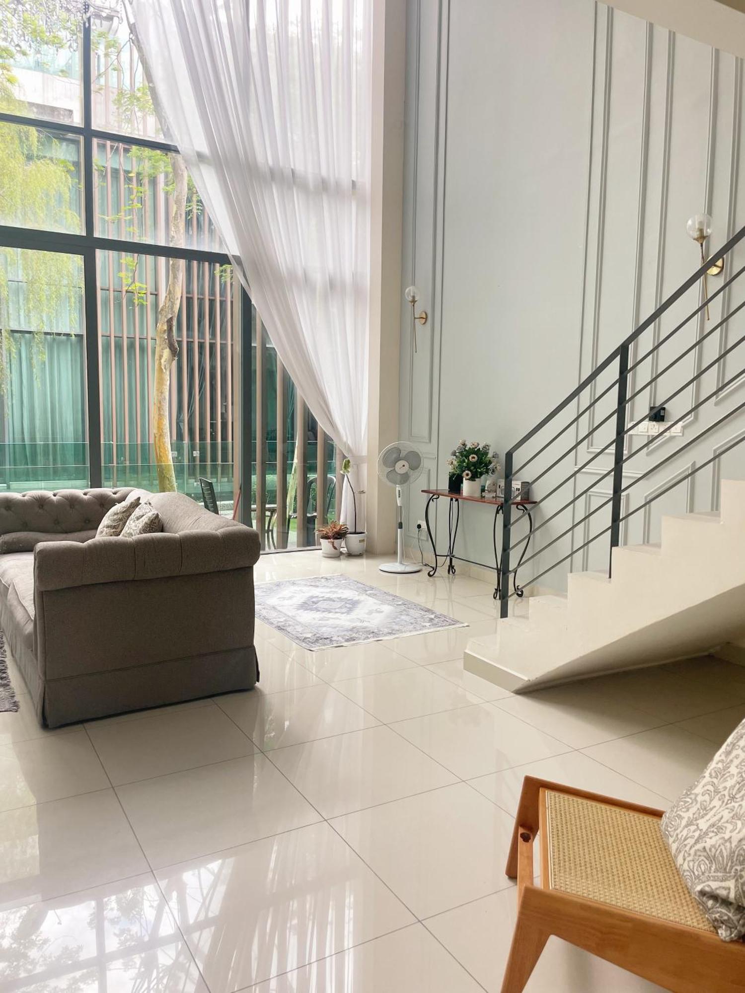 Luxury, Affordable And Spacious Private With Swimming Pool & Jacuzzi For 20 Ppl Holiday home *
