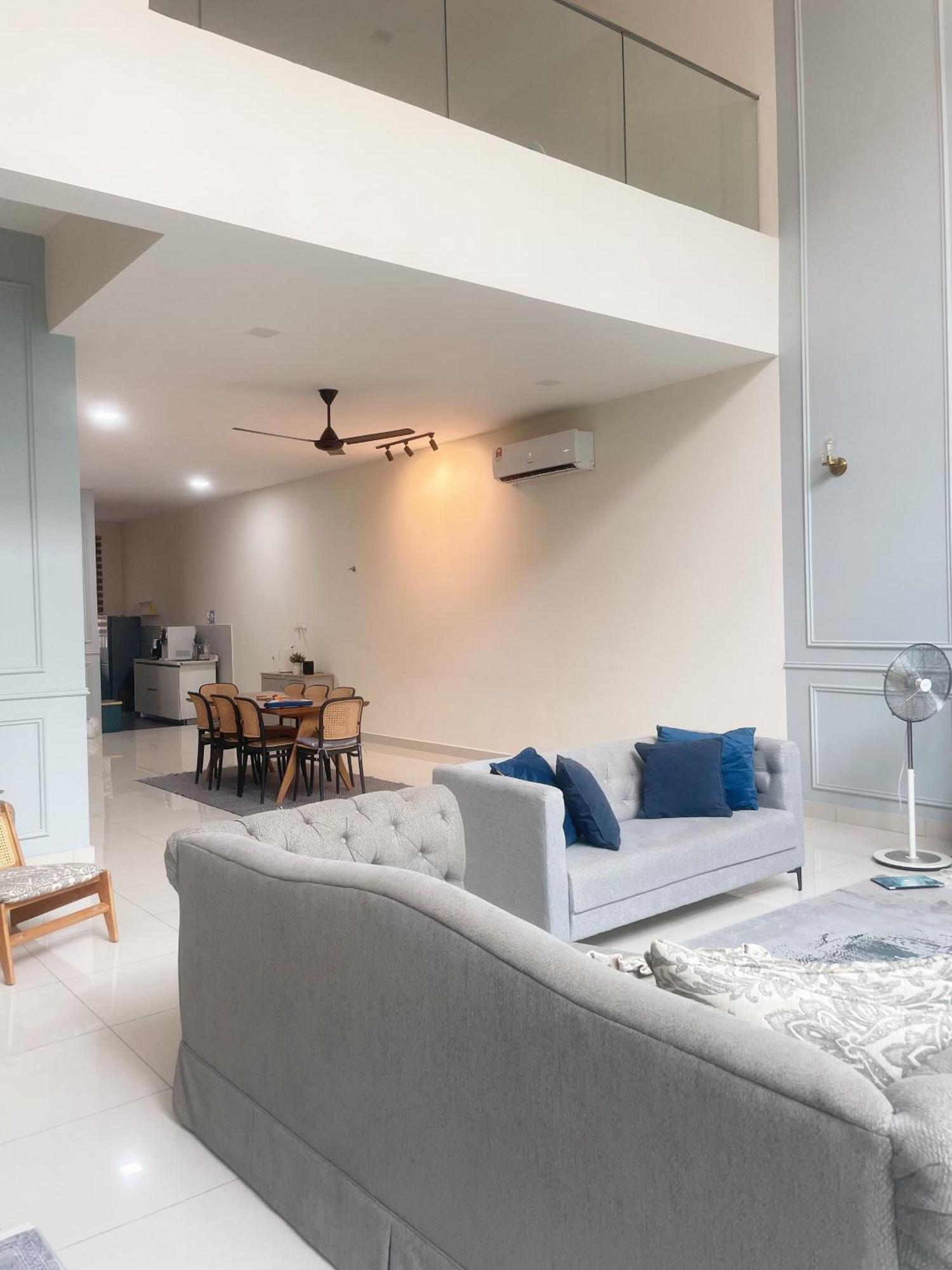 Holiday home Luxury, Affordable And Spacious Private With Swimming Pool & Jacuzzi For 20 Ppl
