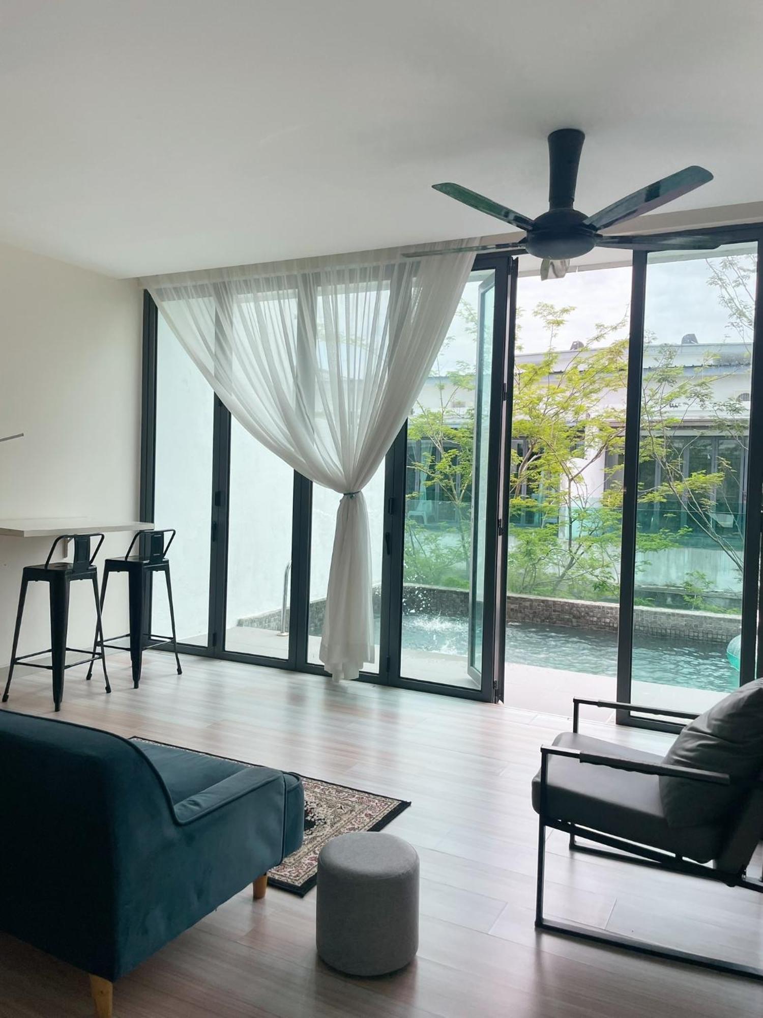 Luxury, Affordable And Spacious Private With Swimming Pool & Jacuzzi For 20 Ppl *