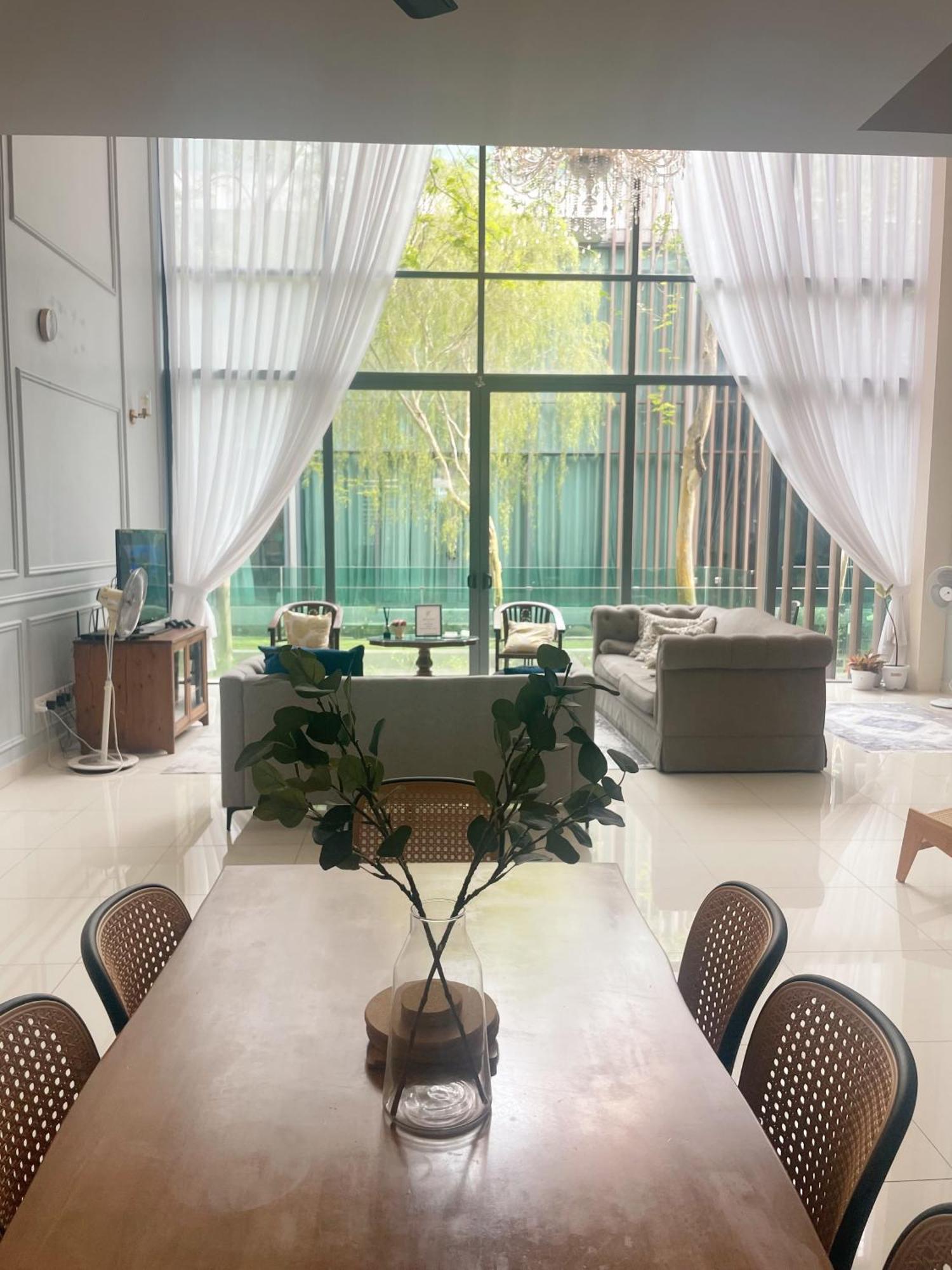Luxury, Affordable And Spacious Private With Swimming Pool & Jacuzzi For 20 Ppl * Cyberjaya